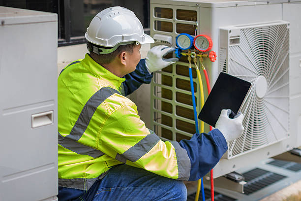 Professional Hvac technician working in Clute, TX